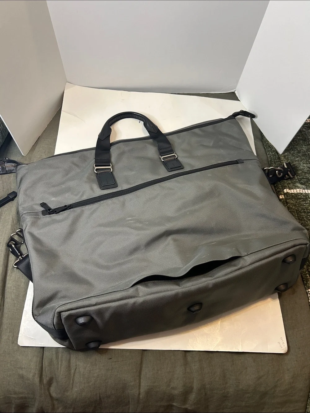 Gray Men’s Travel Duffel Bag with Dual Front Pockets